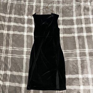NEW Black Velvet Bodycon Dress – Sleek & Sophisticated